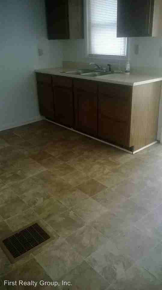 1203 Alcott Dr - Photo 2 of 5