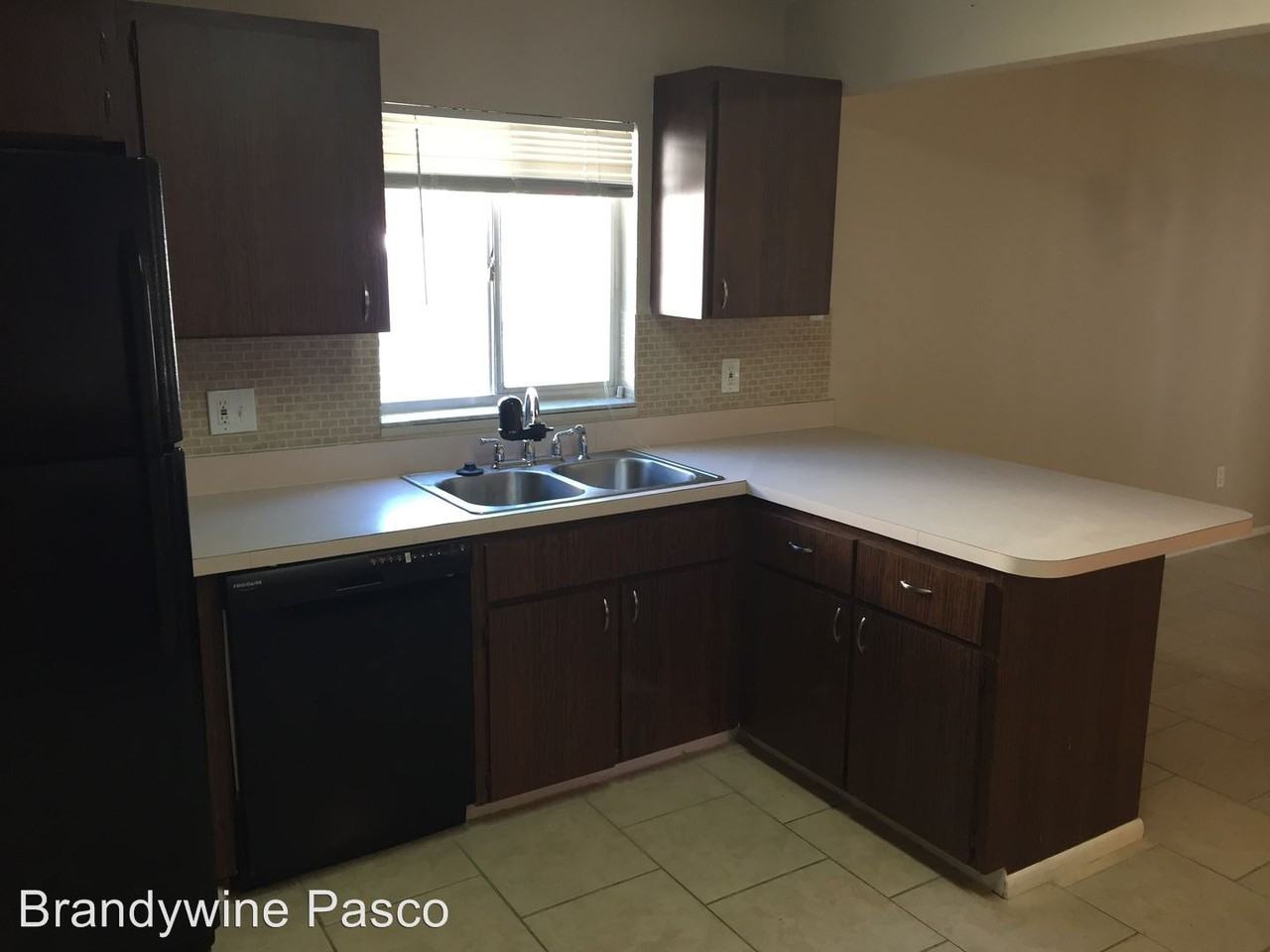 28305 International Dr - Photo 2 of 7