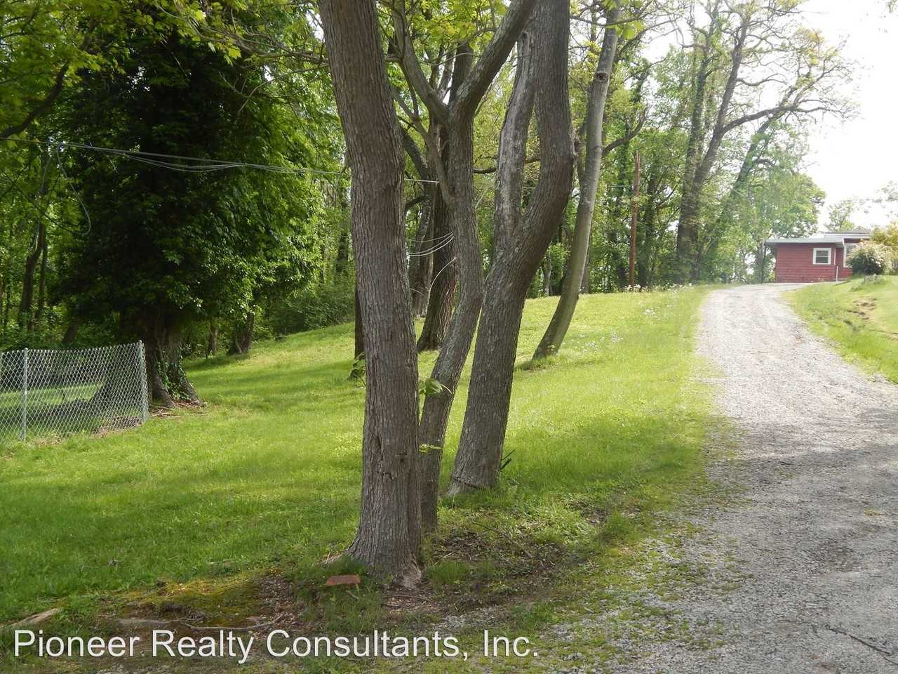 206 Cypress Ave - Photo 3 of 7