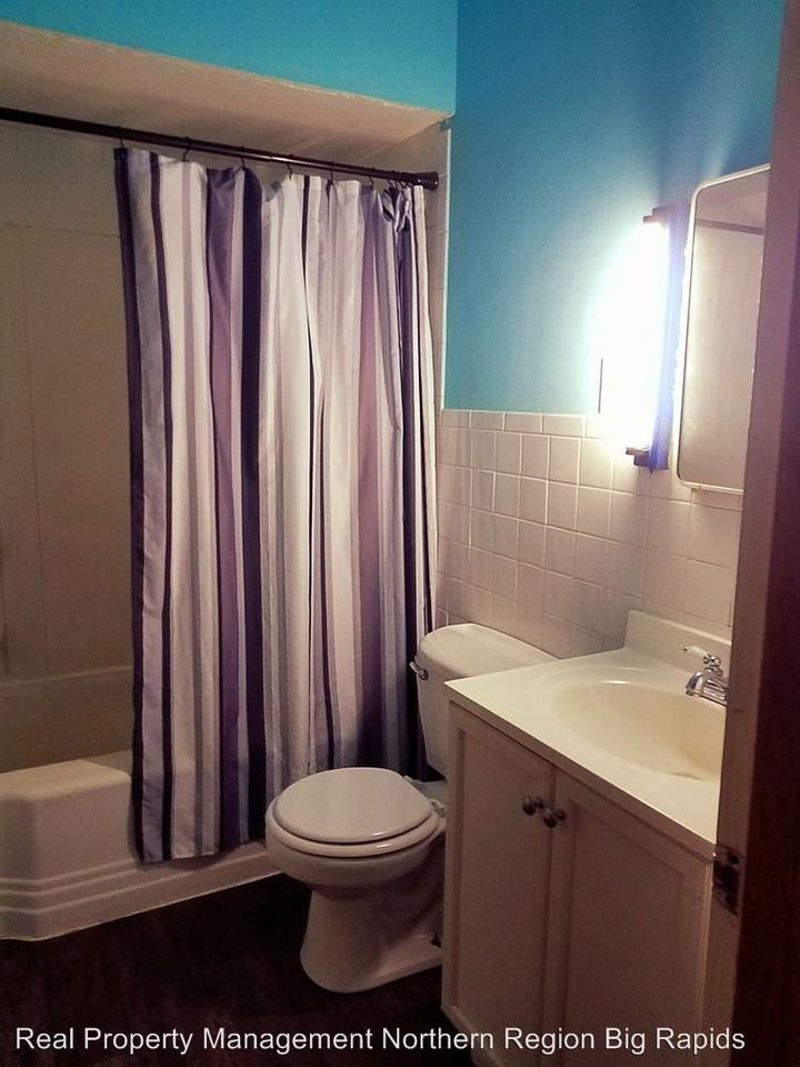303 Hemlock St - Photo 3 of 8