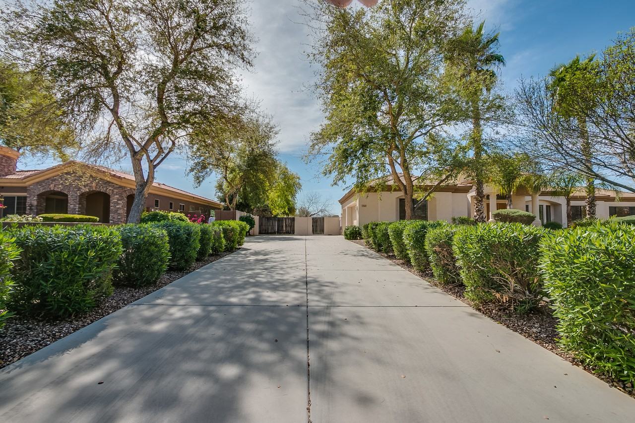 2645 E Bartlett Pl - Photo 3 of 43