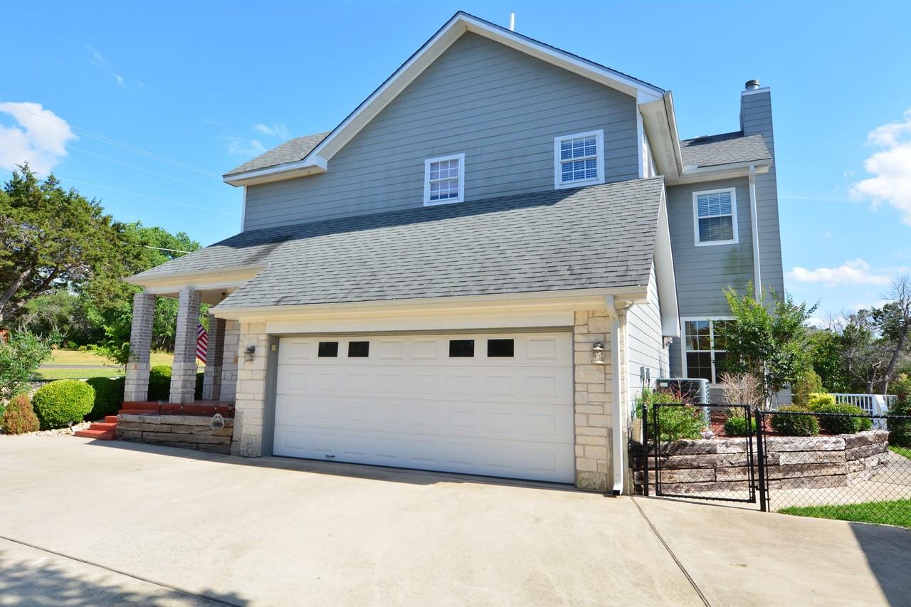 16047 Charlya Dr - Photo 3 of 27