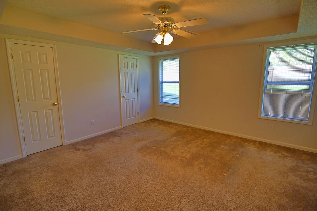 407 SW Hoke Ln - Photo 2 of 5