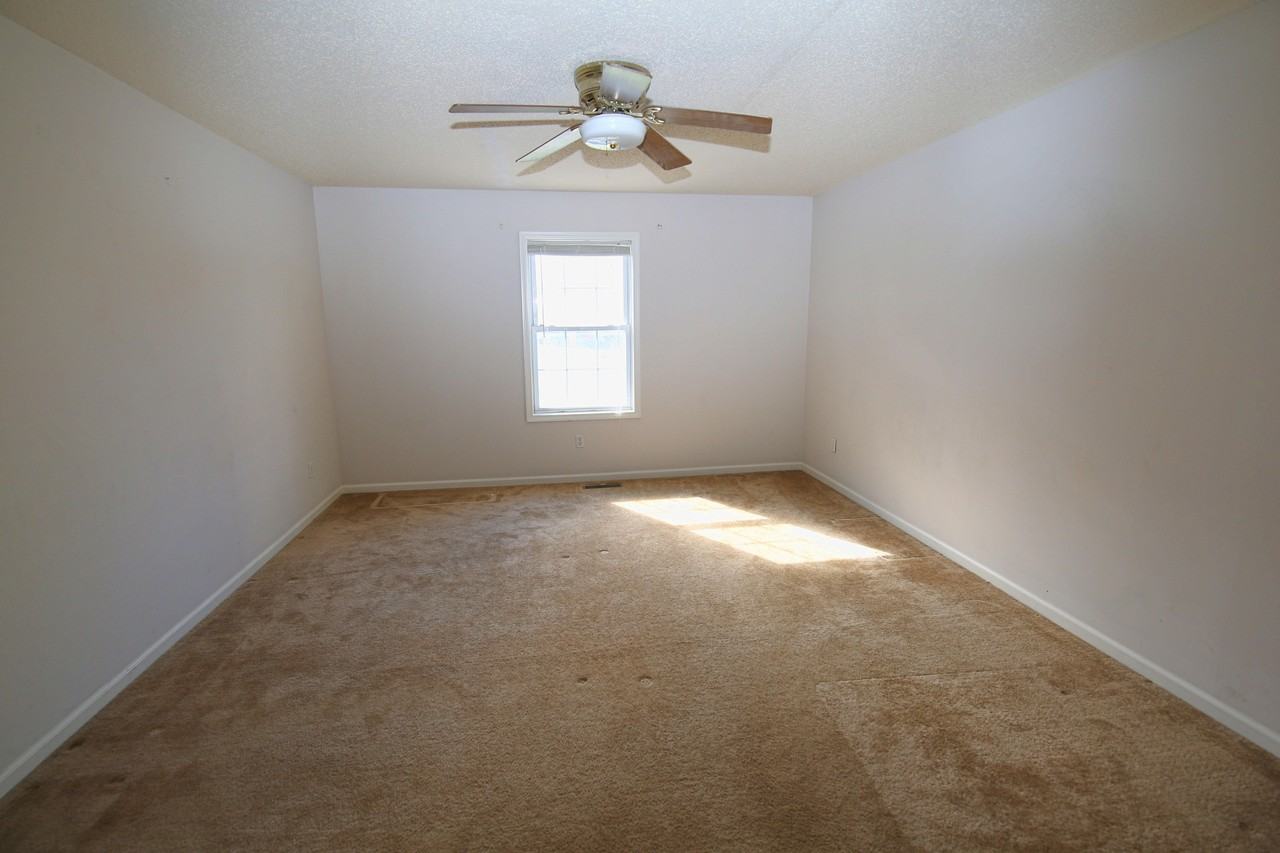 407 SW Hoke Ln - Photo 3 of 5