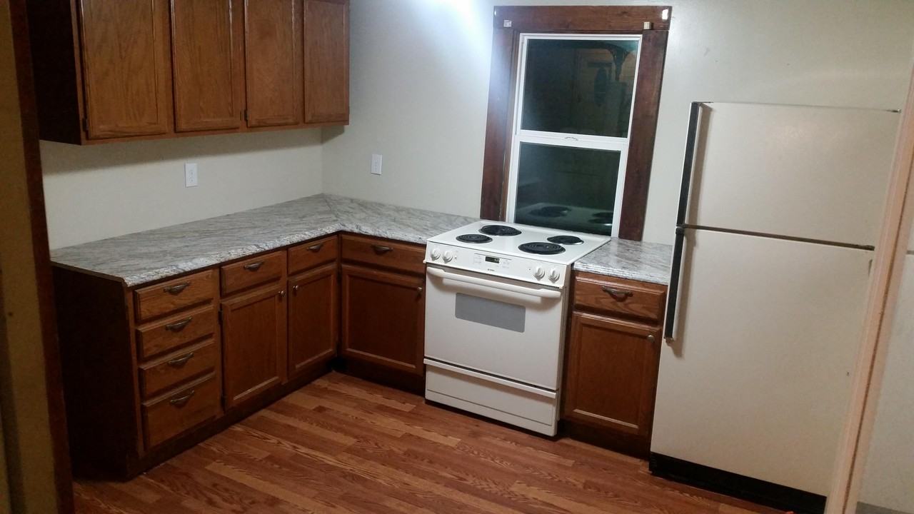 127 N Comstock St - Photo 2 of 9