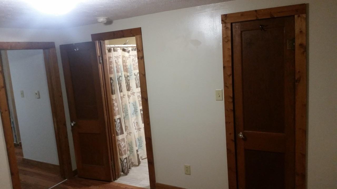 127 N Comstock St - Photo 3 of 9