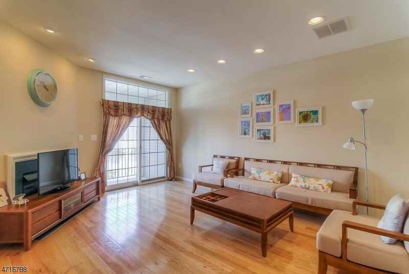 707 Kensington Ln - Photo 2 of 22