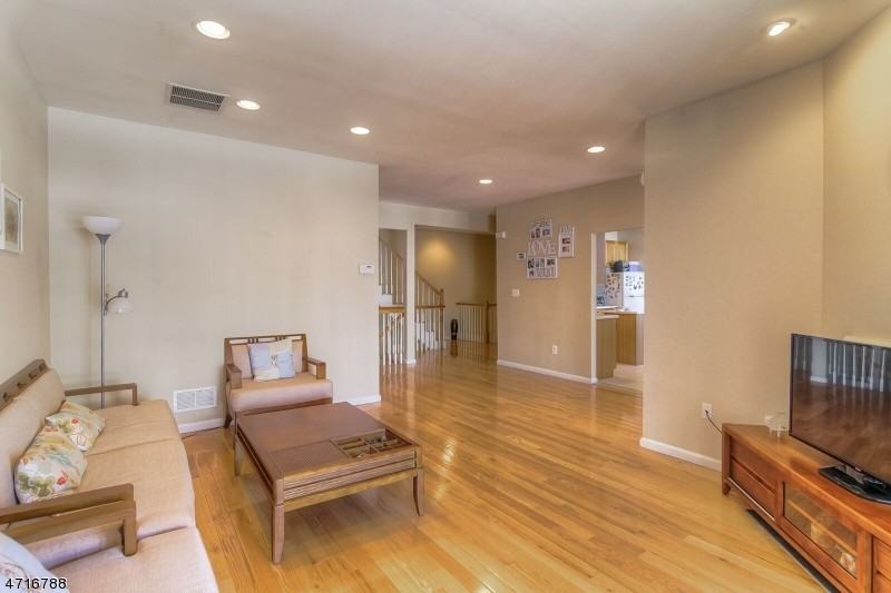 707 Kensington Ln - Photo 3 of 22