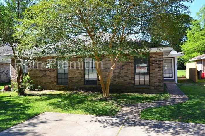 1126 Willow Creek Dr - Photo 2 of 22