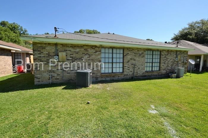 1126 Willow Creek Dr - Photo 3 of 22