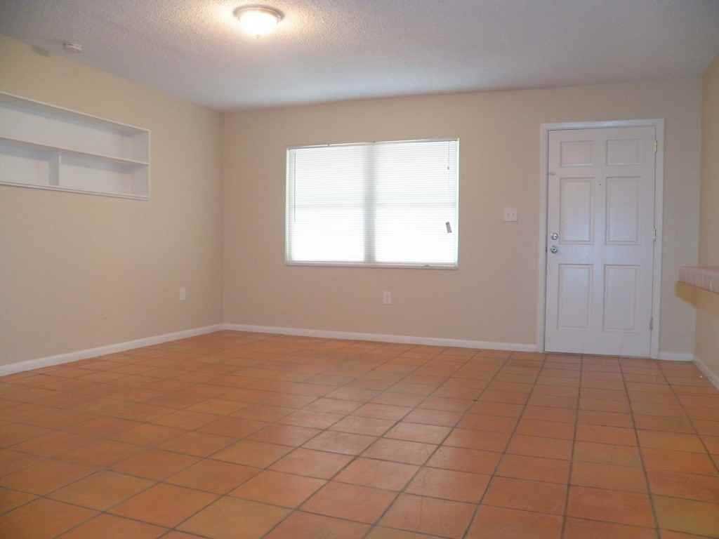 1175 Luke Ave - Photo 3 of 19