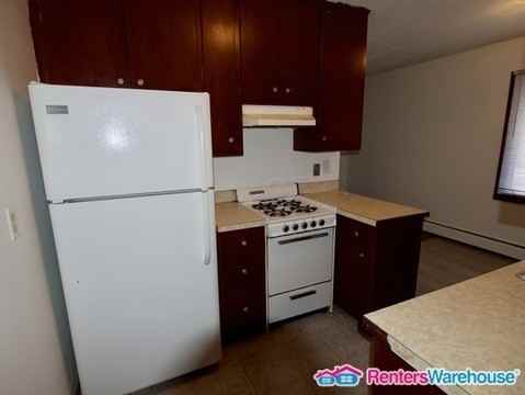 1022 34th Ave N - Photo 2 of 9