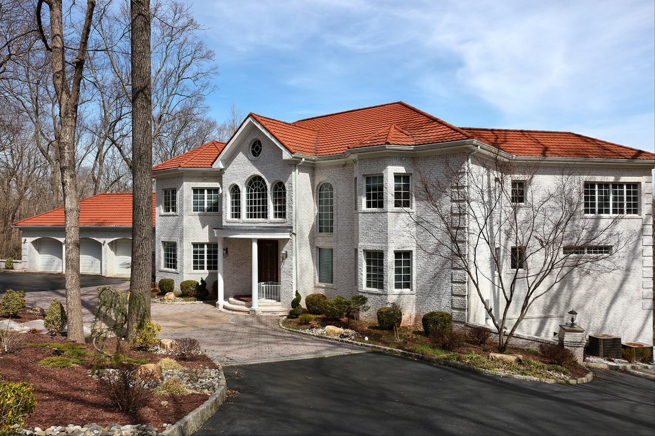 429 Wendover Dr - Photo 2 of 18