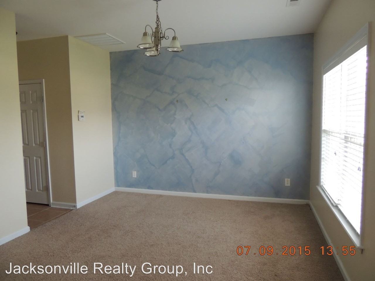 100 Loyd Ln - Photo 3 of 20