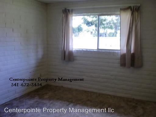 178 NE Garrecht St - Photo 2 of 16