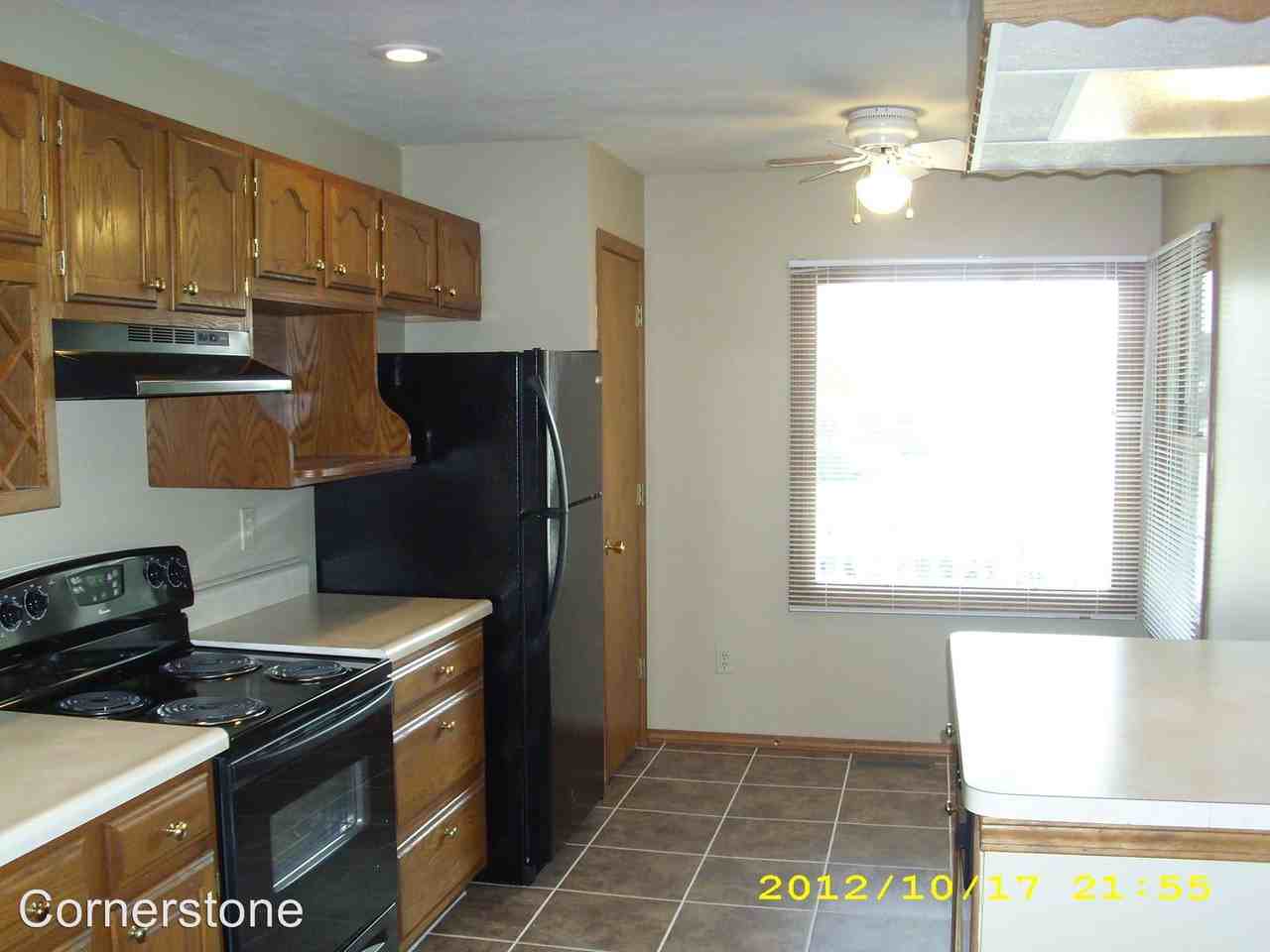 1218 Eastport Dr - Photo 3 of 10