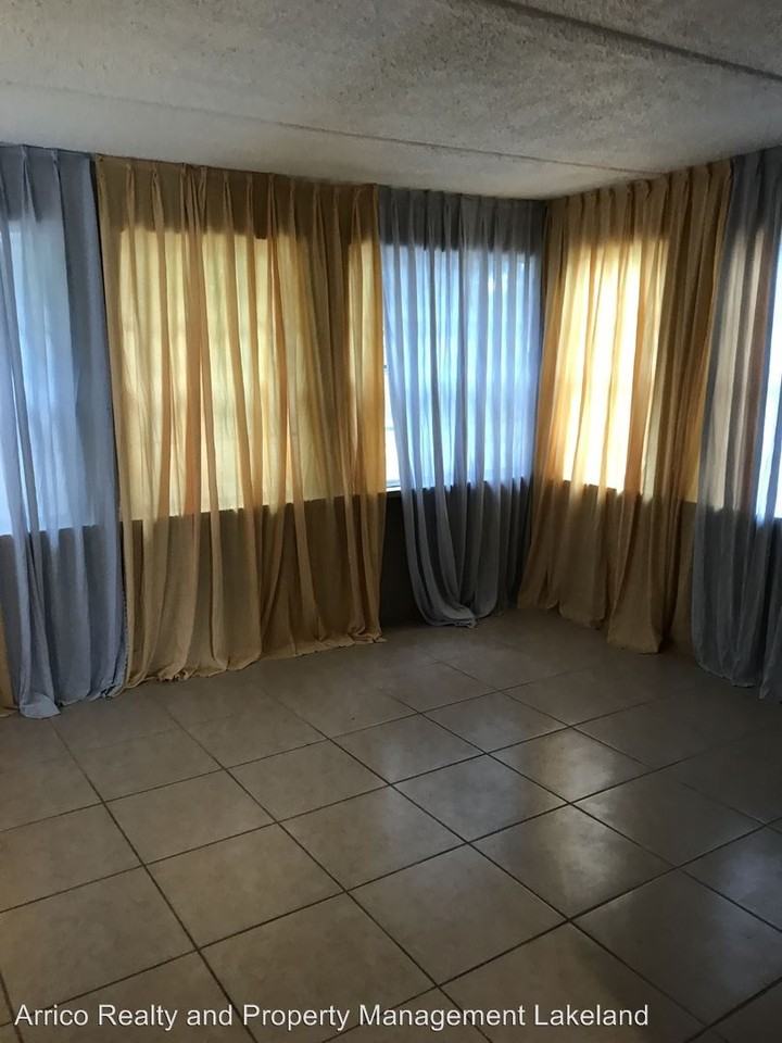 829 W Carole St - Photo 2 of 8