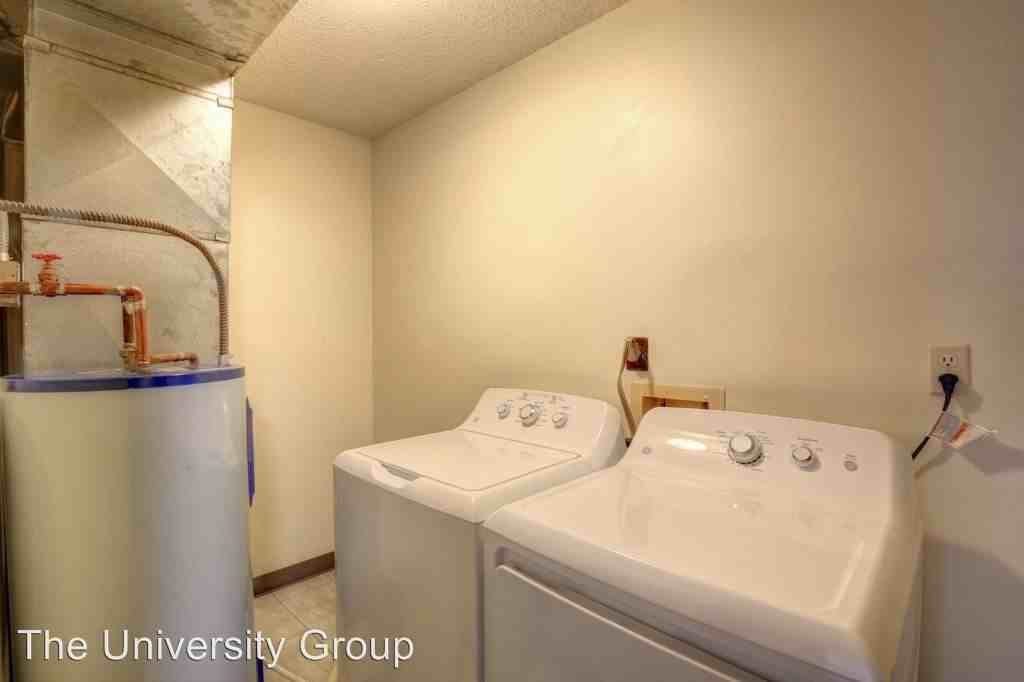 305 N LINCOLN AVE - Photo 2 of 11