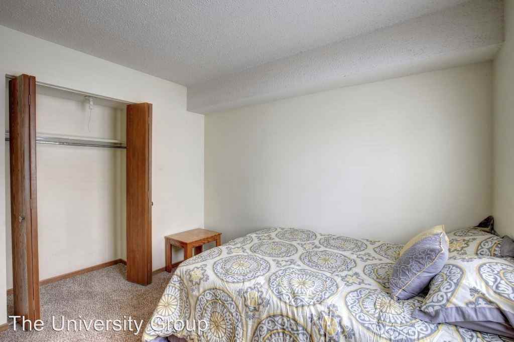 305 N LINCOLN AVE - Photo 3 of 11