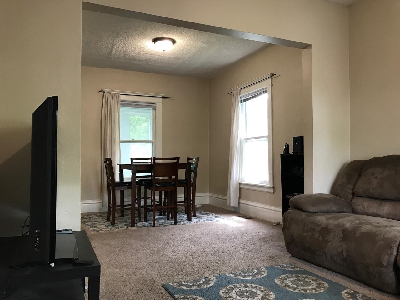 704 Western Ave N - Photo 2 of 11