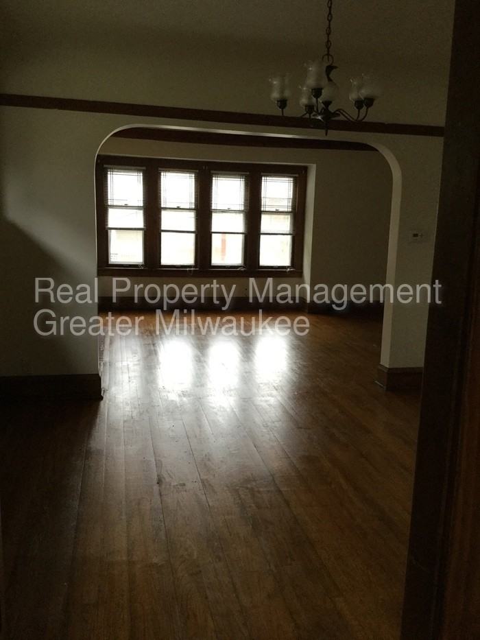 2810 N 52nd St - Photo 3 of 3