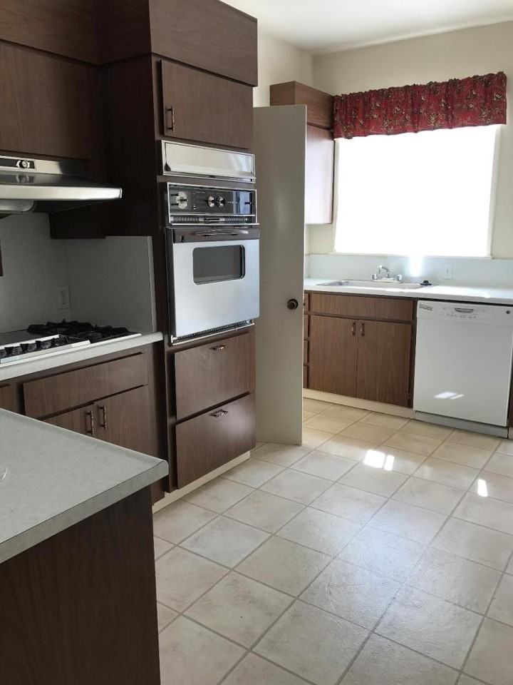 1332 De Soto Ave - Photo 3 of 8