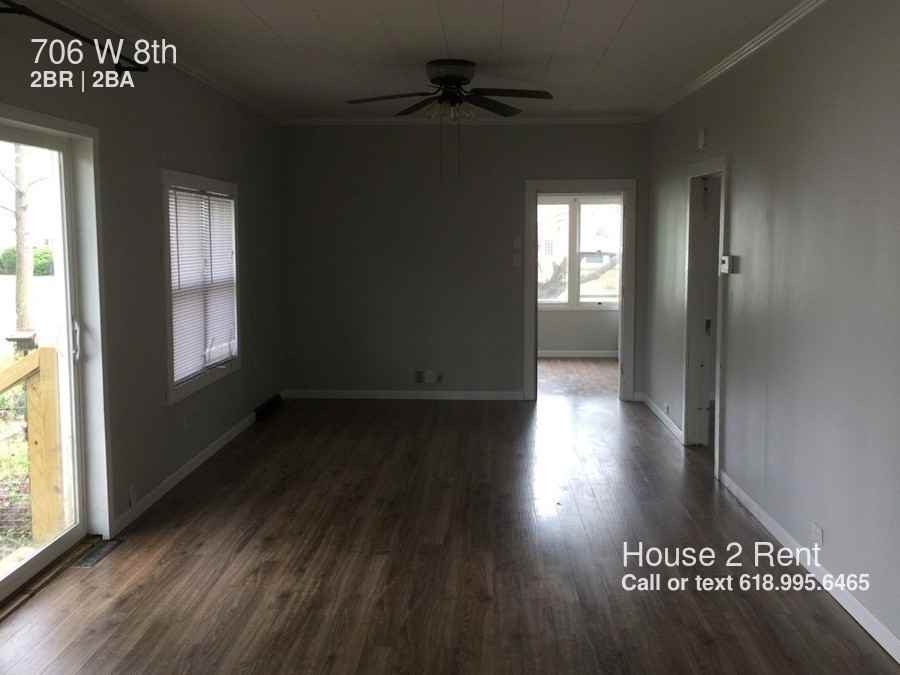 706 W 8th St - Photo 2 of 6