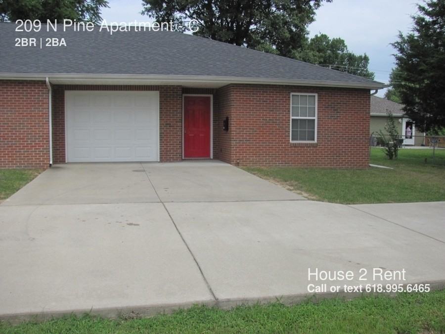 209 N Pine St #C - Photo 2 of 9