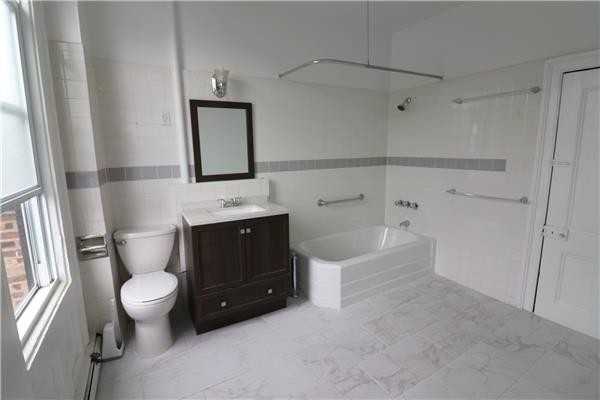 163 Metropolitan Ave - Photo 3 of 12