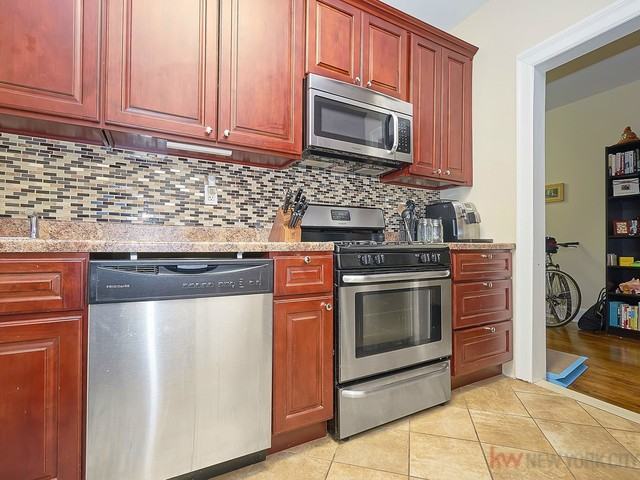 1825 Riverside Dr #1E - Photo 2 of 9