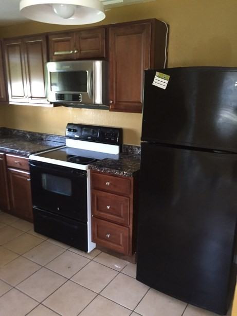 2505 NW 9th Ct - Photo 2 of 12