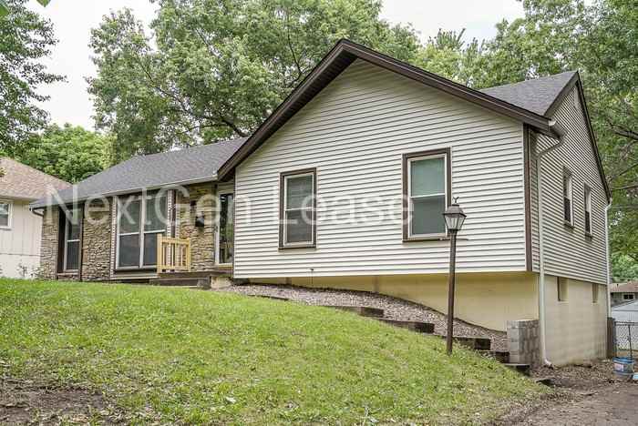 11806 E 56th Terrace - Photo 2 of 44