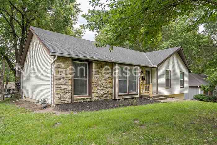 11806 E 56th Terrace - Photo 3 of 44