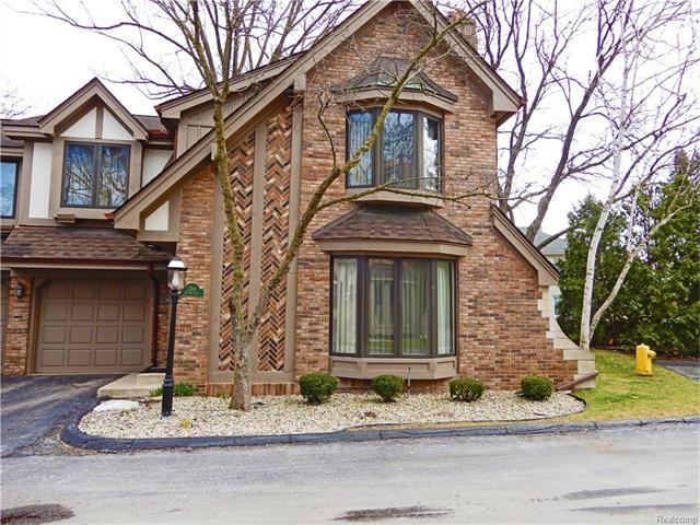 714 S Military St - Photo 2 of 26