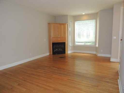 561 NE Roberts Ave - Photo 2 of 15