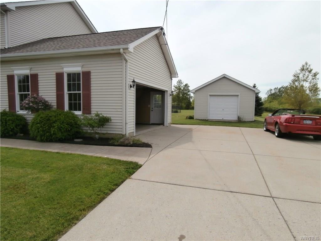 5700 Davison Rd - Photo 2 of 22