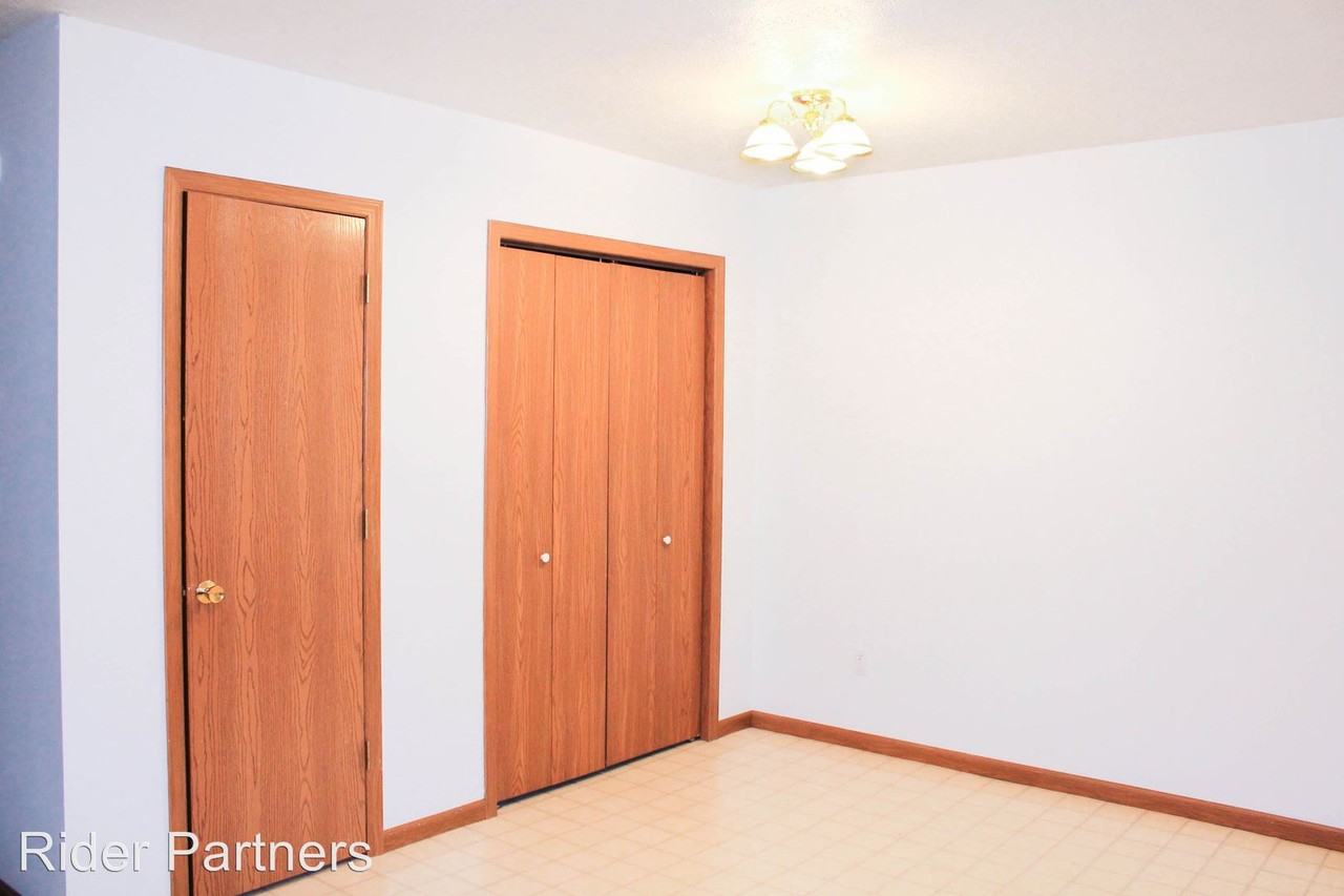 806 A-B South Street - Photo 3 of 11