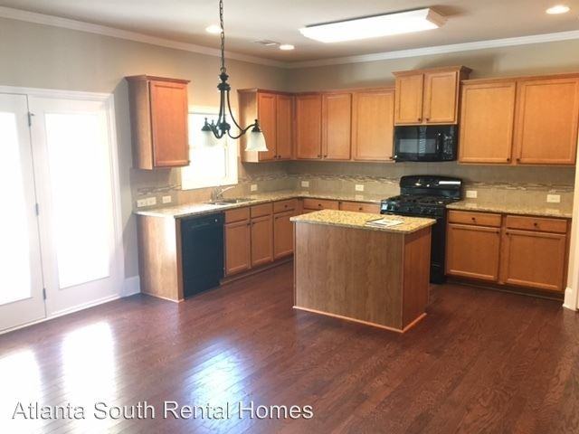 190 Tudor Way - Photo 3 of 20