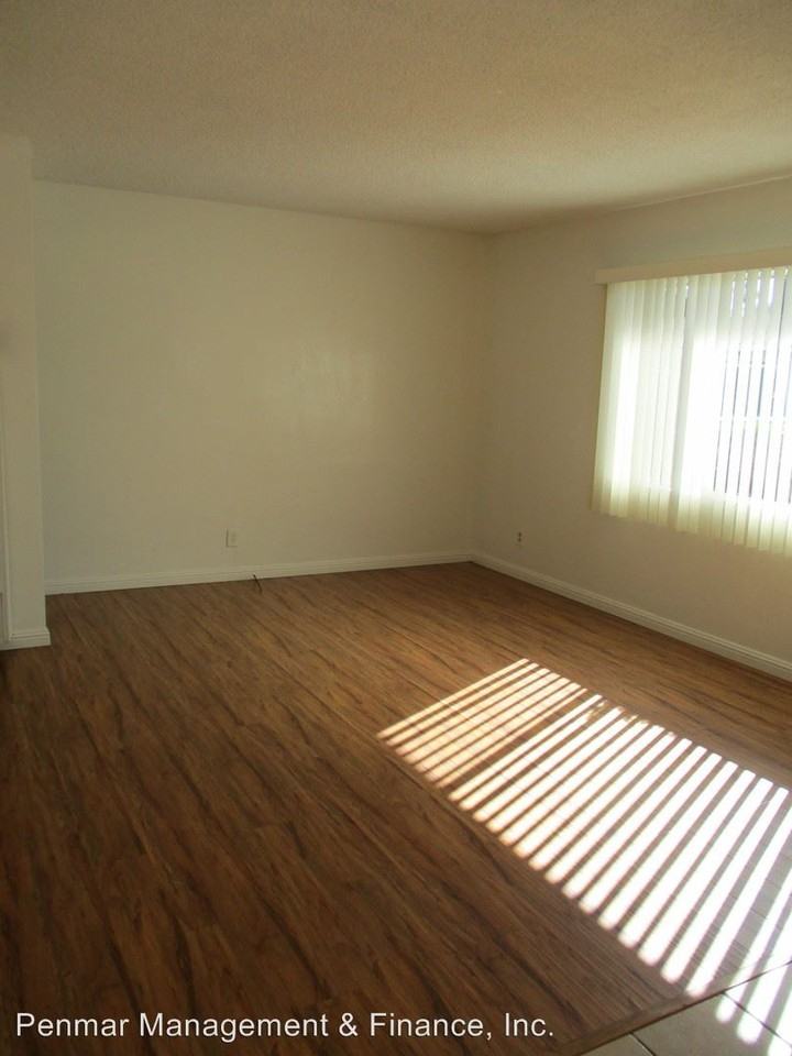 4305/4307 W 147th St - Photo 3 of 13