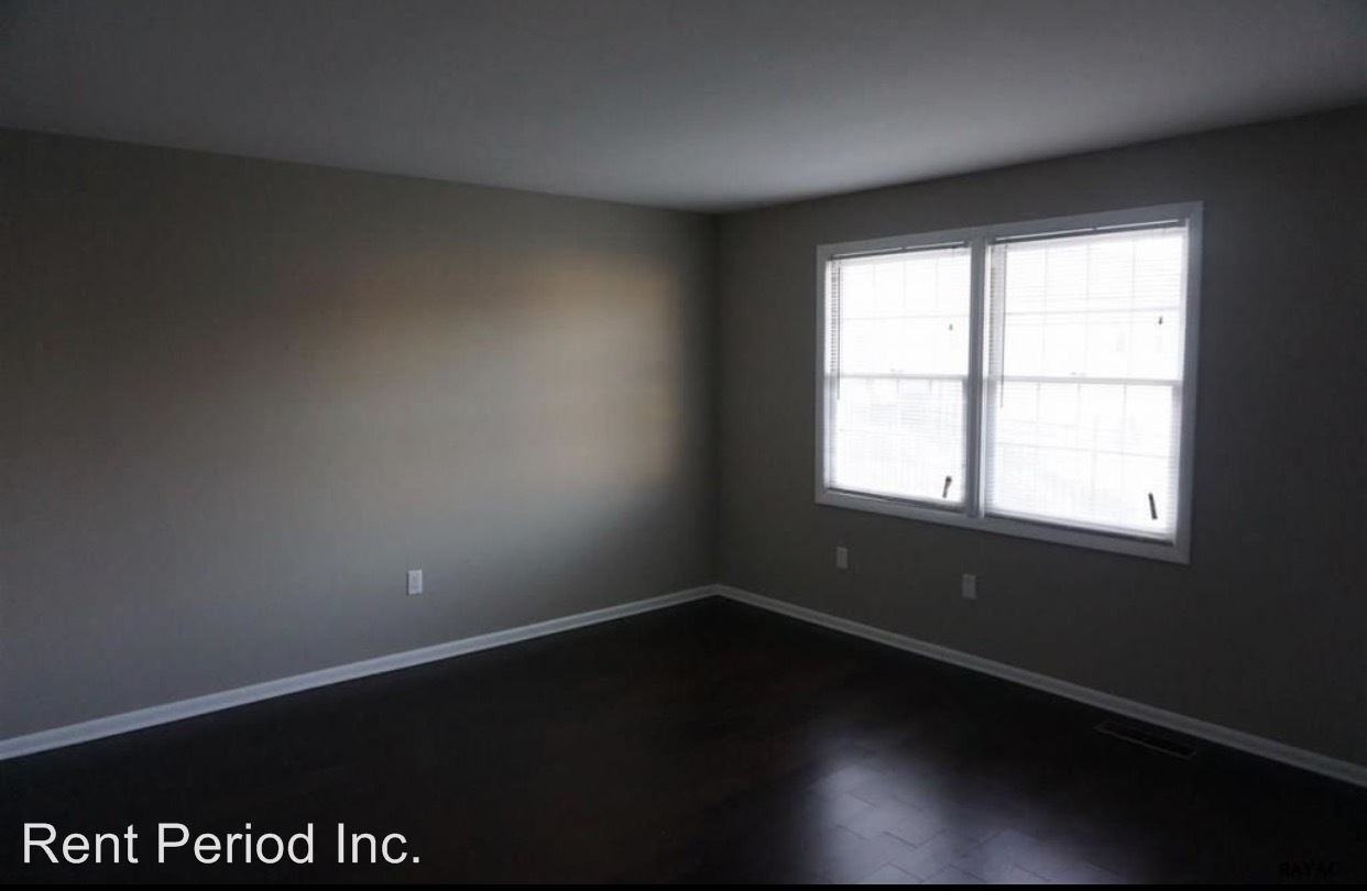 107 Fox Run Dr - Photo 2 of 10