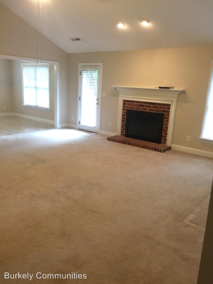 1809 Lakemont Dr - Photo 2 of 4