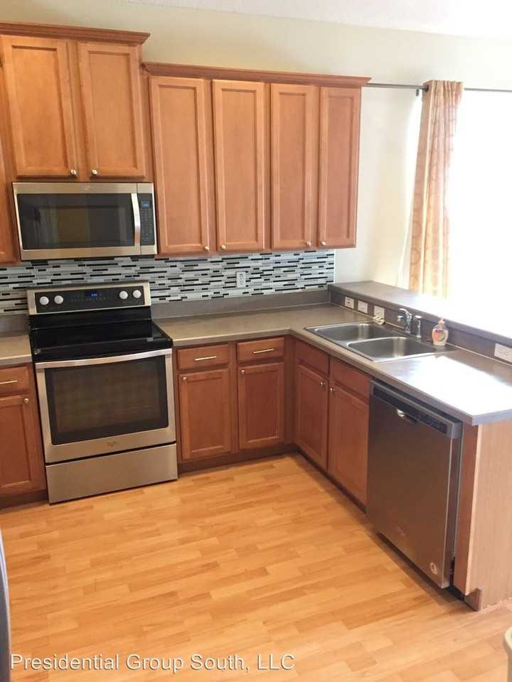 202 Brassington Dr - Photo 3 of 15