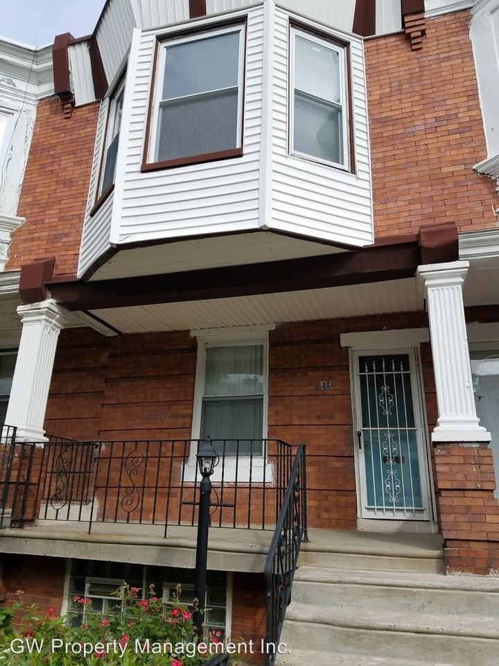 126 W Pomona St - Photo 2 of 11