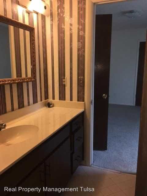 4329 S Maplewood Ave - Photo 2 of 10