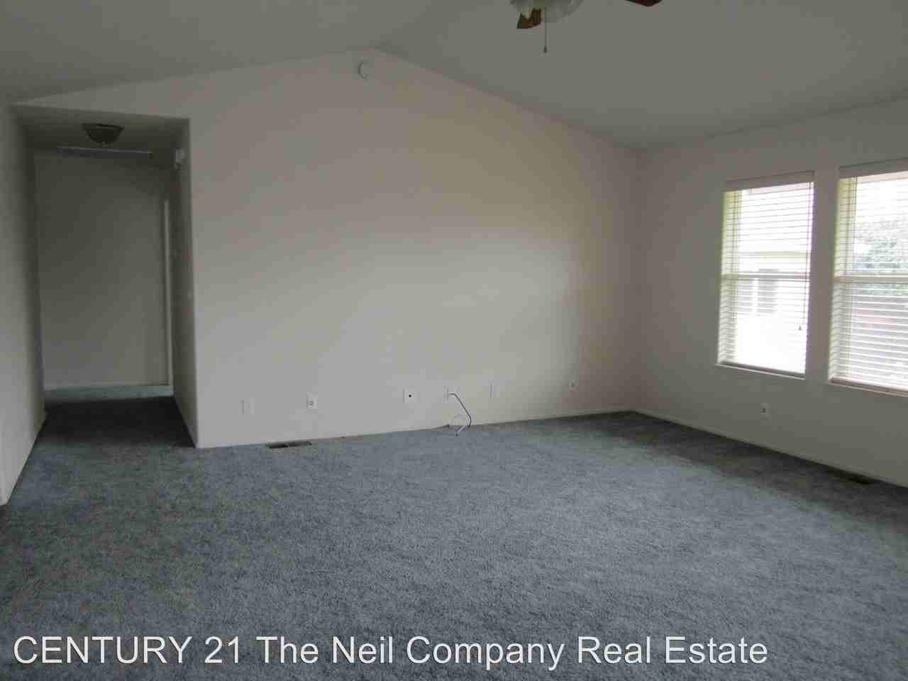 303 Ashwood St - Photo 2 of 19