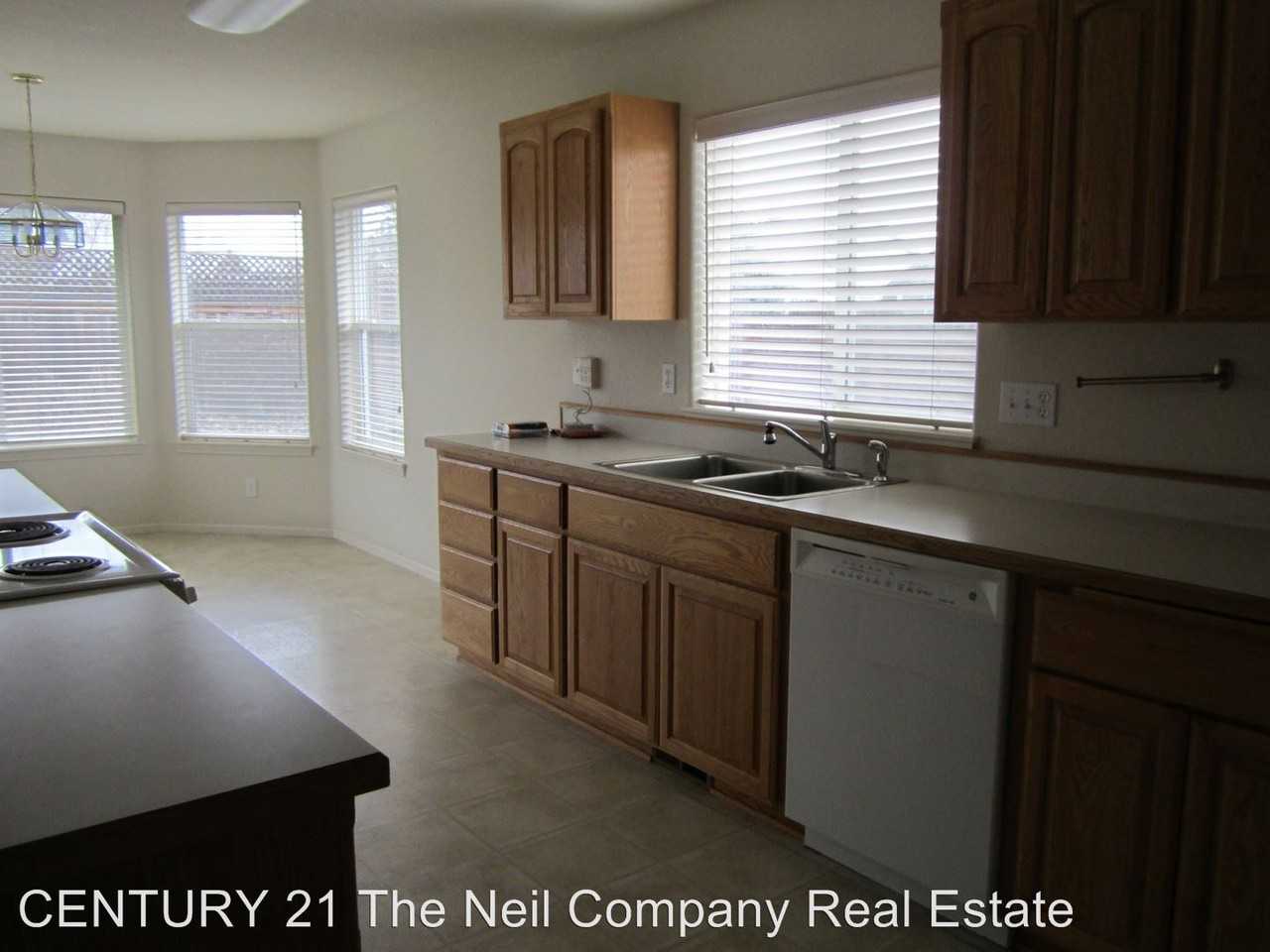 303 Ashwood St - Photo 3 of 19