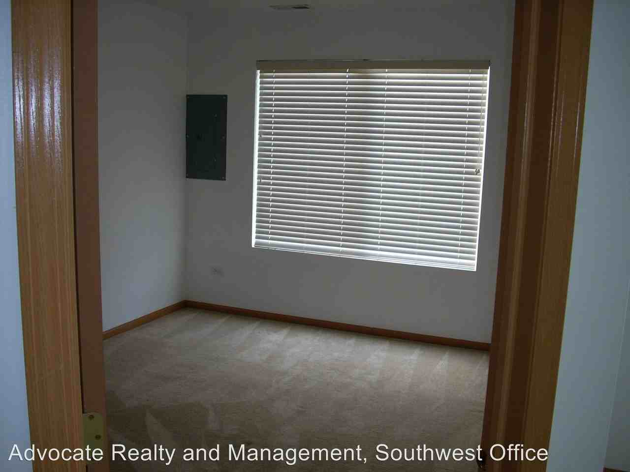 1635 Fieldstone Dr S - Photo 2 of 12