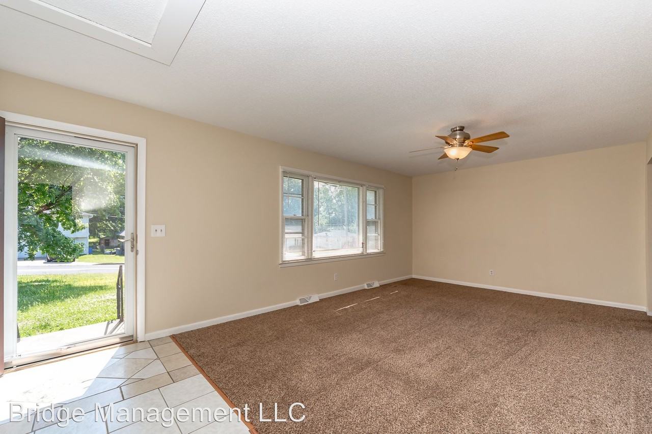 3350 N 61st St - Photo 3 of 15