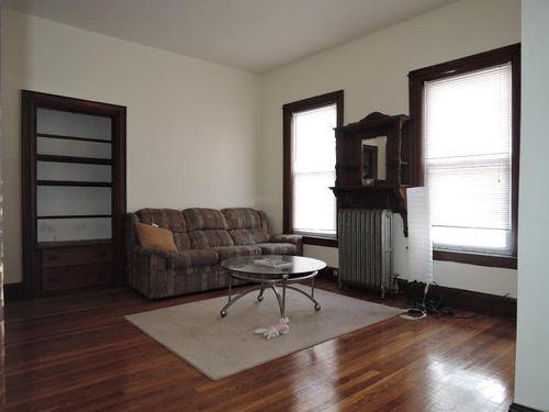 100 Surrey St - Photo 2 of 2