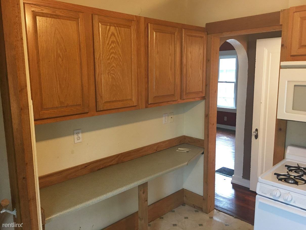 579 Upton Ave - Photo 2 of 10